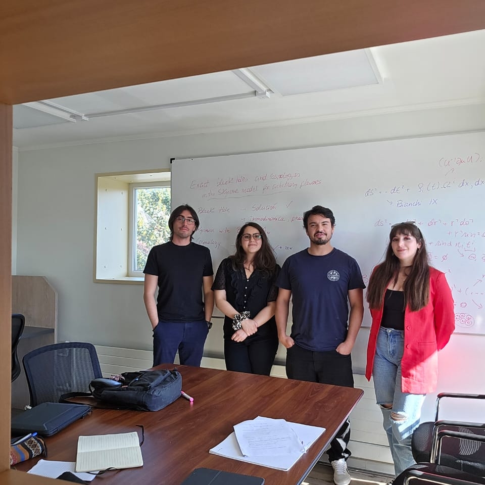 Colaboración en Física Teórica entre la Universidad de Los Lagos y la Universidad Mayor